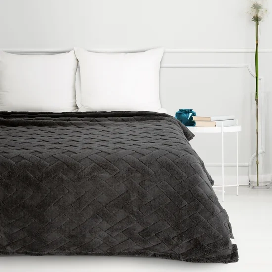 Flano deka 70x160 ukrašena reljefnim uzorkom CARO