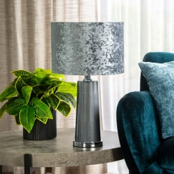 Stolna lampa siva s bazom od bisernog stakla i sjajnim baršunastim abažurom 33x23x57 Moly 02