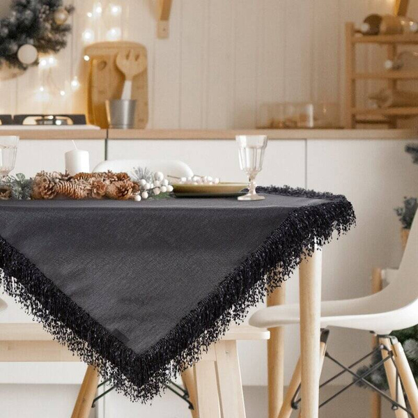 Stolnjak 85x85 ukrašen trakom s resama Tina