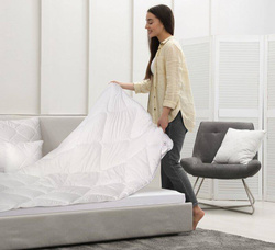 Antialergijski jastuk 70x90 s punjenjem od elastičnih poliesterskih vlakana SILVER COLLECTION