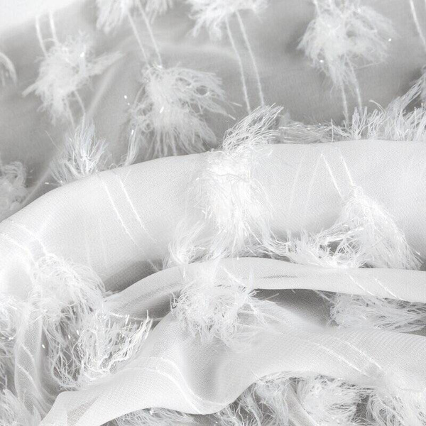 EVA MINGE gotova zavjesa 135x250 od šifonske tkanine ukrašena pomponima s dodatkom sjajnog konca AURELIA 