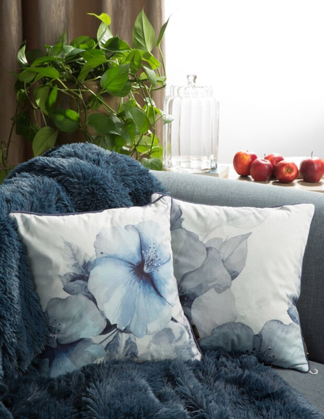 PREMIUM dvostrana jastučnica 45x45 od mekog baršuna s cvjetnim motivom i rubnim detaljima VELVET