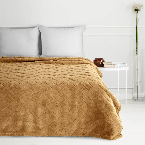 Flano deka 220x200 ukrašena reljefnim uzorkom CARO