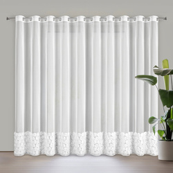 Bijela mrežasta zavjesa ukrašena 3D aplikacijom ruže, 350x250 cm - ROSES3 - Eva Minge