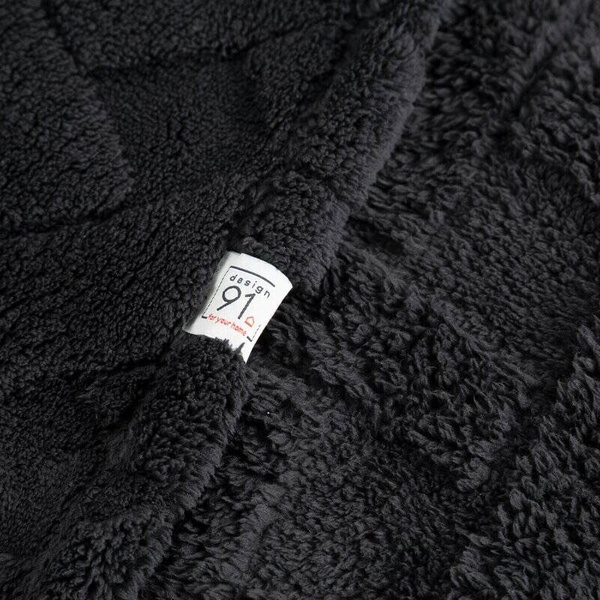 Flano deka 150x200 ukrašena reljefnim uzorkom CARO