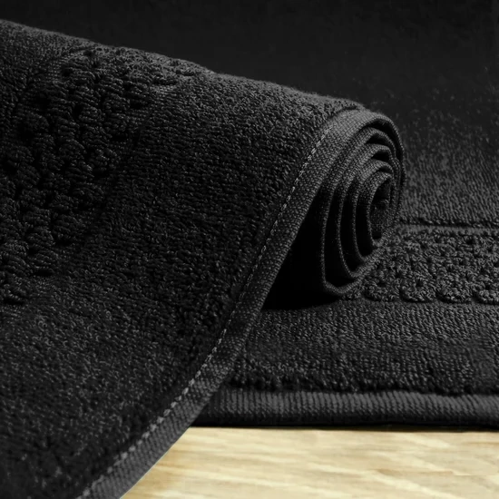 Lagani kupaonski tepih 60x90 od pamučnog frotira ukrašeni prugom kariranog uzorka, CALEB dobro upija vodu