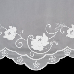 Kratka bijela zavjesa od fine mreže ukrašena suptilnim vezom, 350x70 cm - LETI