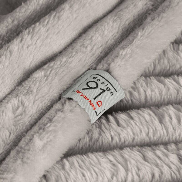 Flano deka 220x200 ukrašena reljefnim uzorkom s 3D efektom SOFT