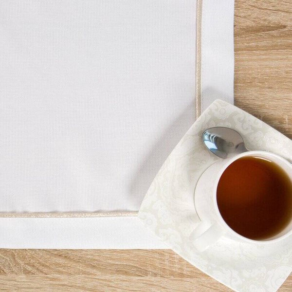 Klasični bijeli nadstolnjak s nježnim zlatnim obrubom 40x140 Madele