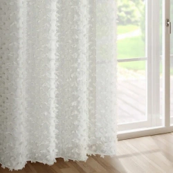 EVA MINGE gotova zavjesa 135x250 od šifonske tkanine ukrašena pomponima s dodatkom sjajnog konca AURELIA 