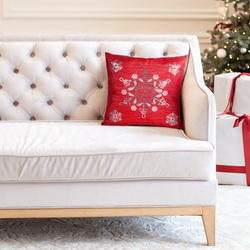 Božićna jastučnica 45x45 cm crvena, srebrna, izvezena sjajnim koncem i vezom pahuljica