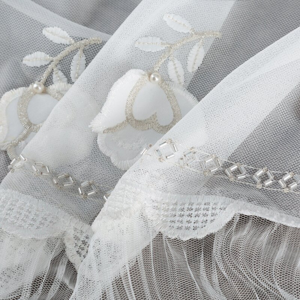 Bijela zavjesa s cvjetnom aplikacijom 140x270 cm AVRIL 