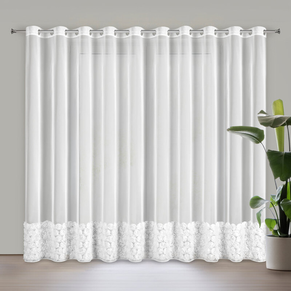 Bijela mrežasta zavjesa ukrašena 3D aplikacijom ruže, 350x250 cm - ROSES3 - Eva Minge