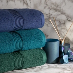 Ručnik 70x140, od pamuka i modala, ukrašen prugama, 550 g/m2 Molly