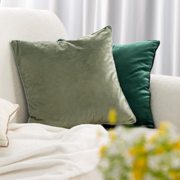 Jastučnica 45x45 od baršuna s nježnim sjajem i ukrasnim rubom Gaja