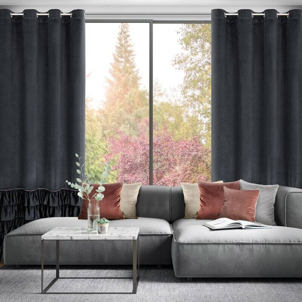 Gotova baršunasta zavjesa s volanima i ukrasnim kamenčićima Carli 140 x 250 cm