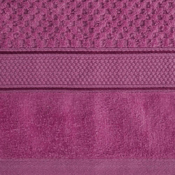 Pahuljasti ručnik s reljefnim karo uzorkom i rubom od velura 500 g/m2 Jessi (09) 70 X 140 cm ružičasti