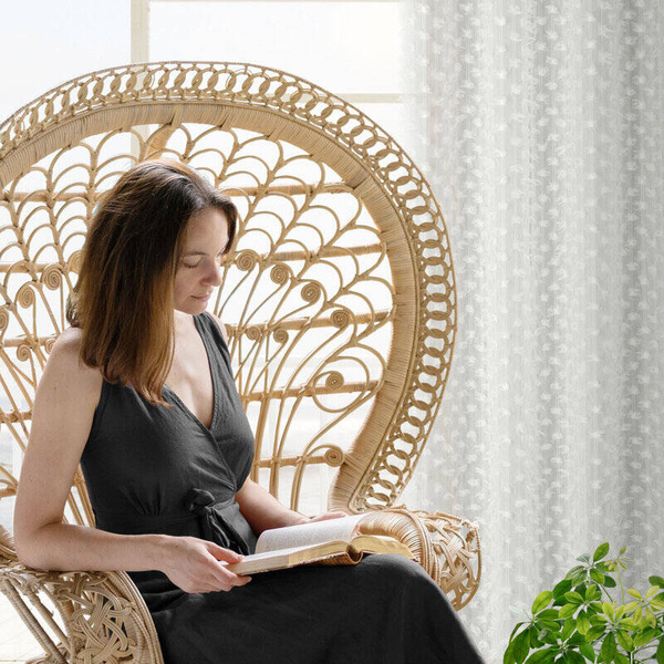 EVA MINGE gotova zavjesa 135x250 od šifonske tkanine ukrašena pomponima s dodatkom sjajnog konca AURELIA 