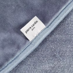 Debela deka CLARA 220x240 s izvezenim logotipom PIERRE CARDIN 700 GSM