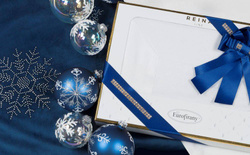 Obrus biały z żakardowym wzorem przetykanym lśniącą nicią z elegancką listwą 160x350 Klara 2  Eurofirany