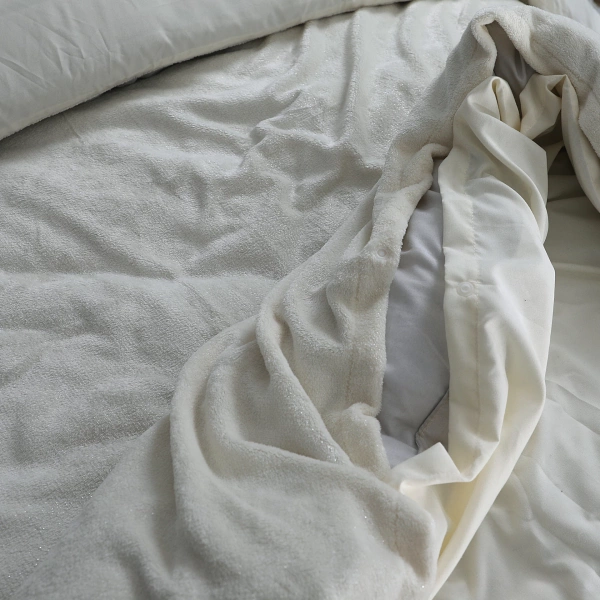 Posteljina od flanelskog flisa 200x200/220 sa zlatnim uzorkom Glamour Flannel