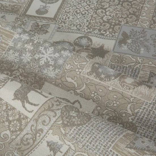 Božićni stolnjak od jacquard tkanine s patchwork motivom protkane srebrnom niti 135x180 Noel