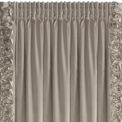 Ekskluzivna baršunasta zavjesa ukrašena 3D aplikacijom ruže 140x270 cm traka - ROSES Eva Minge