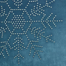 Stolnjak, trkač za stol božićni tamnoplavi baršunasti ukrašen srebrnim printom sa kamenčićima 40x140 Arissa