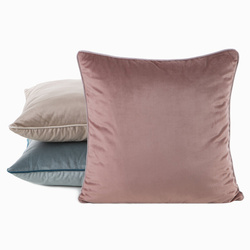 Jastučnica 45x45 od baršuna s nježnim sjajem i ukrasnim rubom Gaja