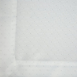 Stolnjak 145x280 ukrašen srebrnim sjajnim koncem i elegantnom trakom Ellen