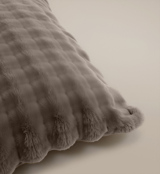 Lijepa i topla posteljina 140x220, pomponi od umjetnog krzna 