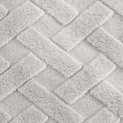 Flano deka 220x200 ukrašena reljefnim uzorkom CARO