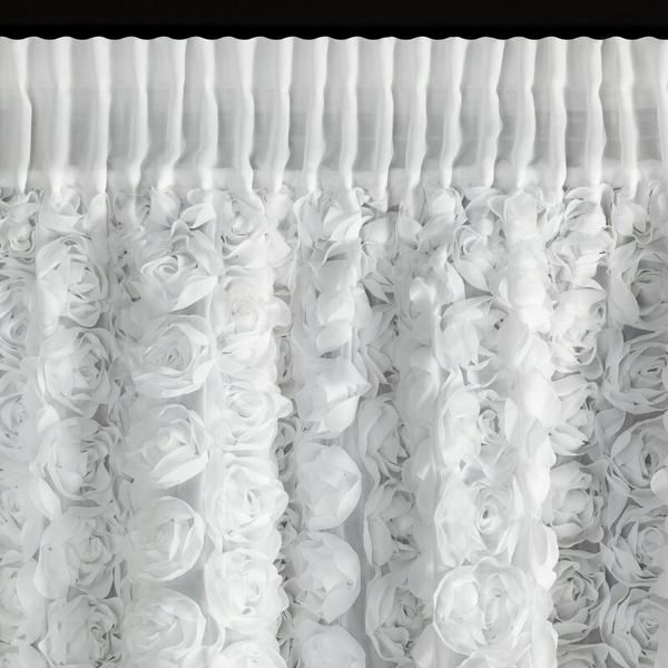 Bijela šifonska zavjesa ukrašena 3D ružama 140x270 cm traka - ROSES 6 Eva Minge