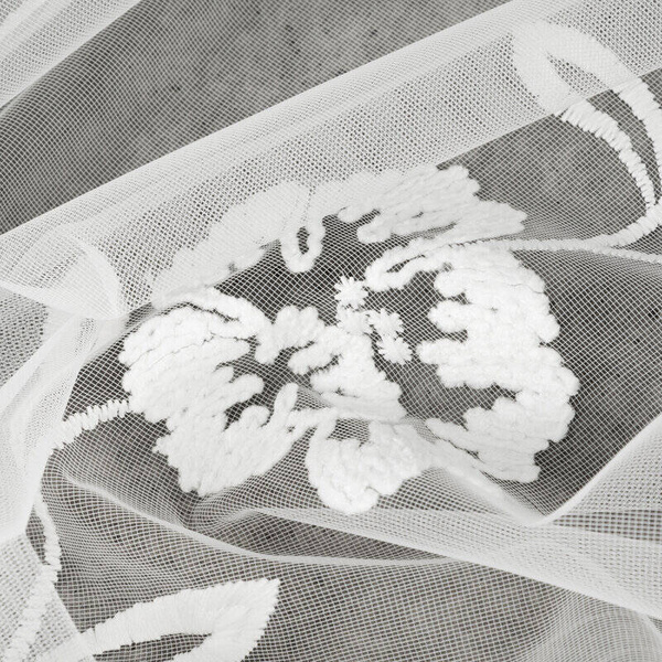 Bijela zavjesa od fine mreže ukrašena izvezenim cvijećem, 350x250 cm, NATALI 