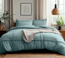 Set posteljine od mikrovlakana dimenzija 240x220 s efektom pranja i prošivenim volanima. Washed Tufted