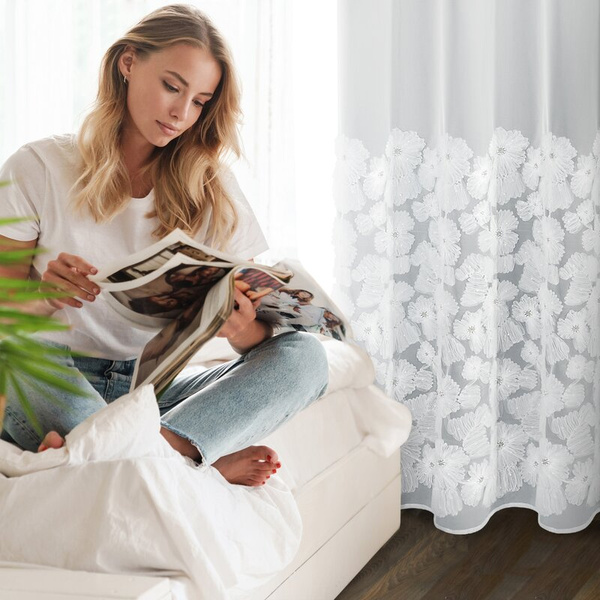 Bijela mrežasta zavjesa ukrašena cvijećem i malim 3D perlicama,, 140x250 cm, rupice - JASMIN 2 Eva Minge