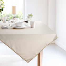 Stolnjak 85x85 s ukrasom izvezenim u boji šampanjca Lace