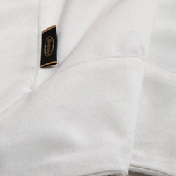 Stolnjak od glatkog baršuna s ukrasnom trakom 145x180 Velvet