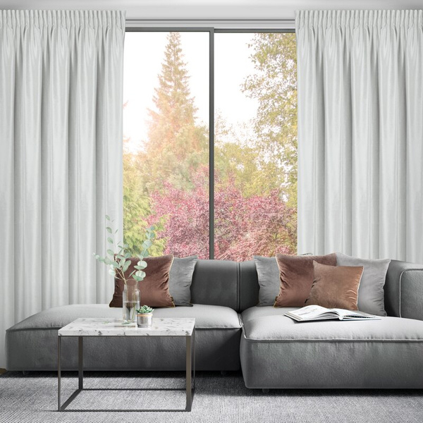 Srebrna zavjesa od sjajnog baršuna 140x270 cm traka - CAMERON