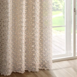 EVA MINGE gotova zavjesa 135x250 od šifonske tkanine ukrašena pomponima s dodatkom sjajnog konca AURELIA