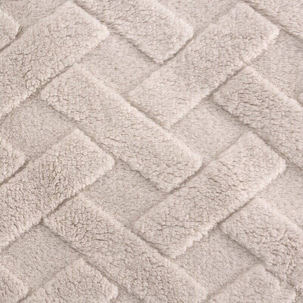 Flano deka 170x210 ukrašena reljefnim uzorkom CARO