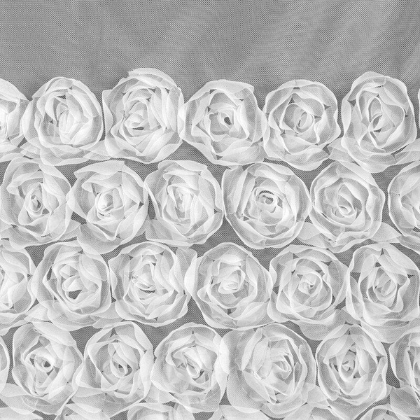 Bijela mrežasta zavjesa ukrašena 3D aplikacijom ruže, 140x270 cm - traka ROSES3 - Eva Minge