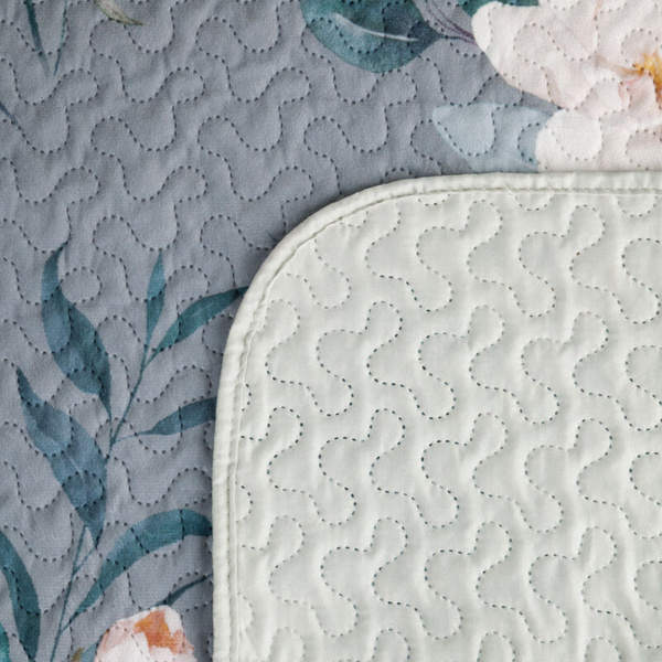 Lagani baršunasti prekrivač za krevet 200x220 cm ukrašen cvjetnim printom ROSITA