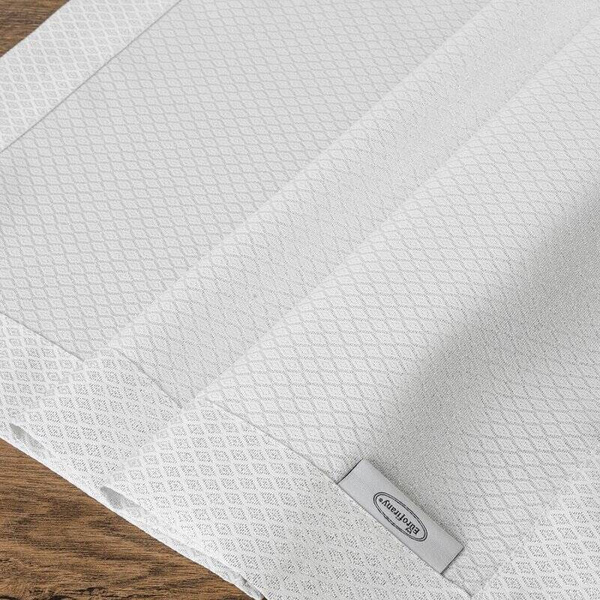 Nadstolnjak 40x200 ukrašen srebrnim sjajnim koncem u geometrijskom uzorku s elegantnom trakom Jowita