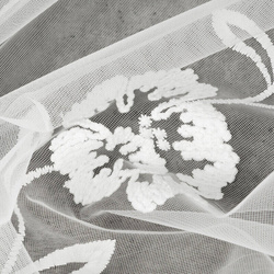 Bijela zavjesa od fine mreže ukrašena izvezenim cvijećem, 350x250 cm, NATALI 