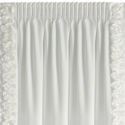 Ekskluzivna baršunasta zavjesa ukrašena 3D aplikacijom ruže 140x270 cm traka - ROSES Eva Minge