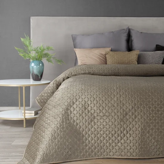 Baršunasti prekrivač 170x210 prošiven u geometrijskom uzorku metodom vrućeg prešanja Dimon