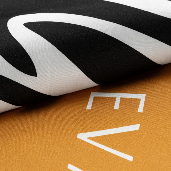 Posteljina od najkvalitetnijeg pamučnog macosatina s dizajnerskim geometrijskim printom 220x200 Eva Minge