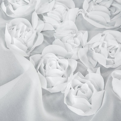 Bijela šifonska zavjesa ukrašena trodimenzionalnim ružama, 350x160 cm - DIANA