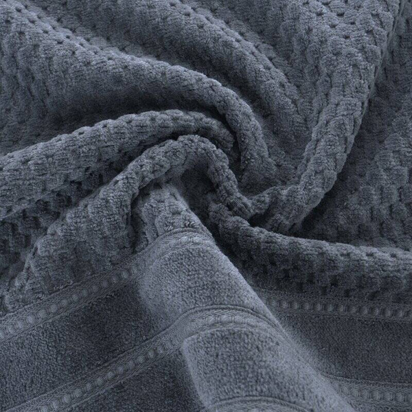 Pahuljasti ručnik 70x140 s reljefnom kariranom teksturom i baršunastim rubom, 500 g/m2 Adore